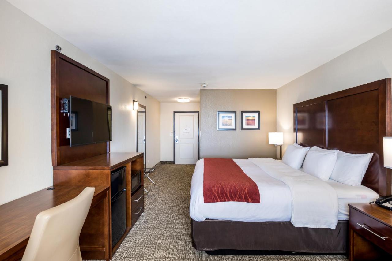 King Room - Non-Smoking at Comfort Inn Bonner Springs Kansas City