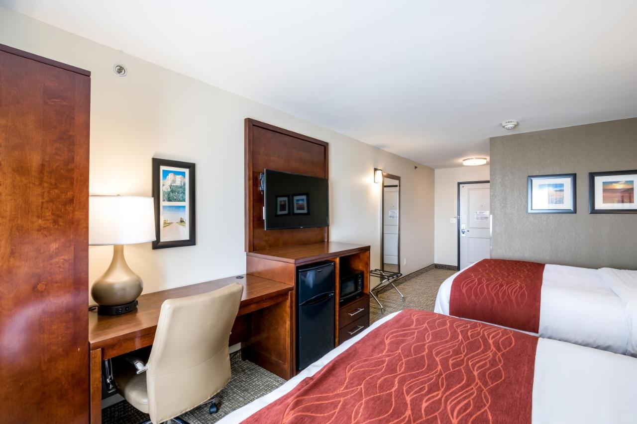 Queen Room with Two Queen Beds - Non-Smoking at Comfort Inn Bonner Springs Kansas City