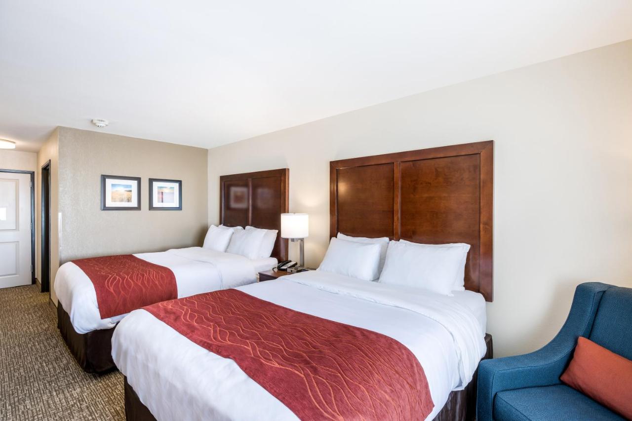 Queen Room with Two Queen Beds - Non-Smoking at Comfort Inn Bonner Springs Kansas City