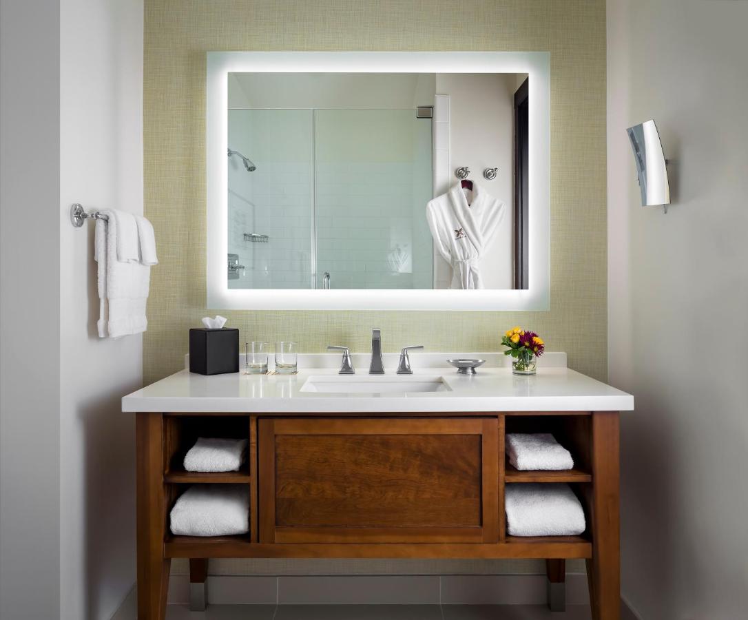 | Ambrose Hotel