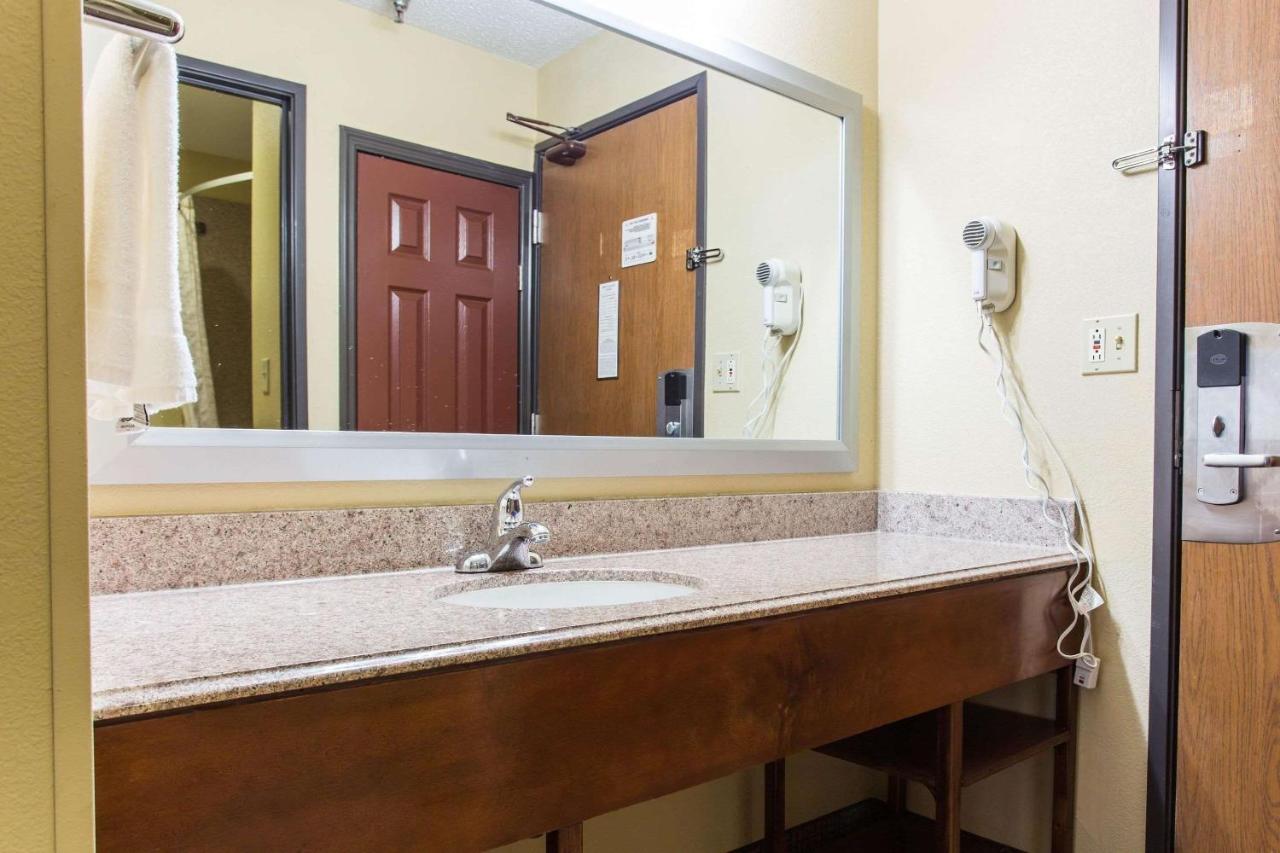 King Room - Accessible/Non-Smoking at Comfort Inn Columbia West