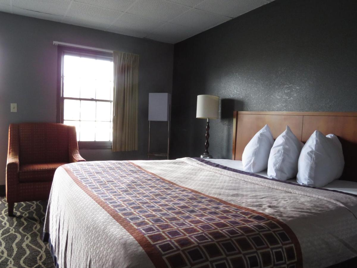 King Room - Non-Smoking at Travelodge by Wyndham Walterboro