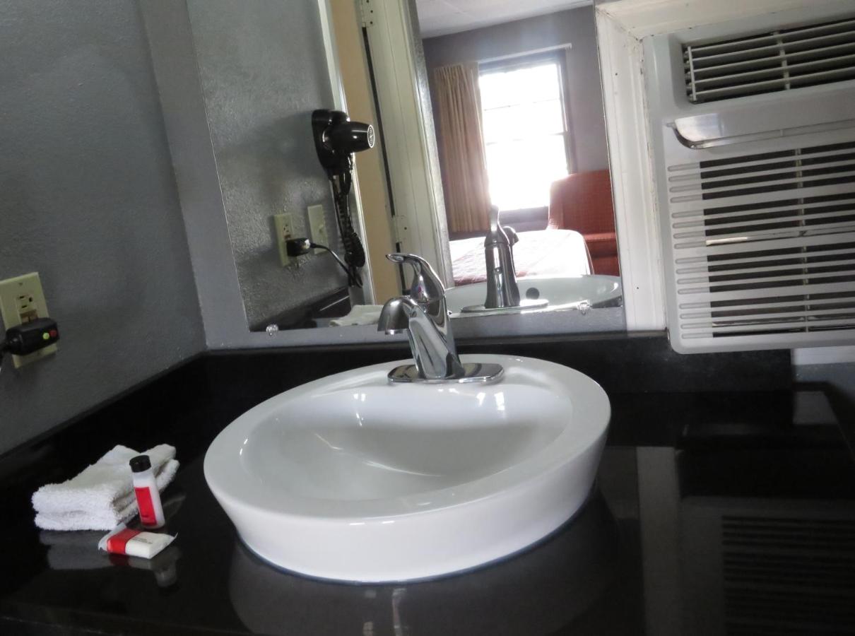King Room - Non-Smoking at Travelodge by Wyndham Walterboro