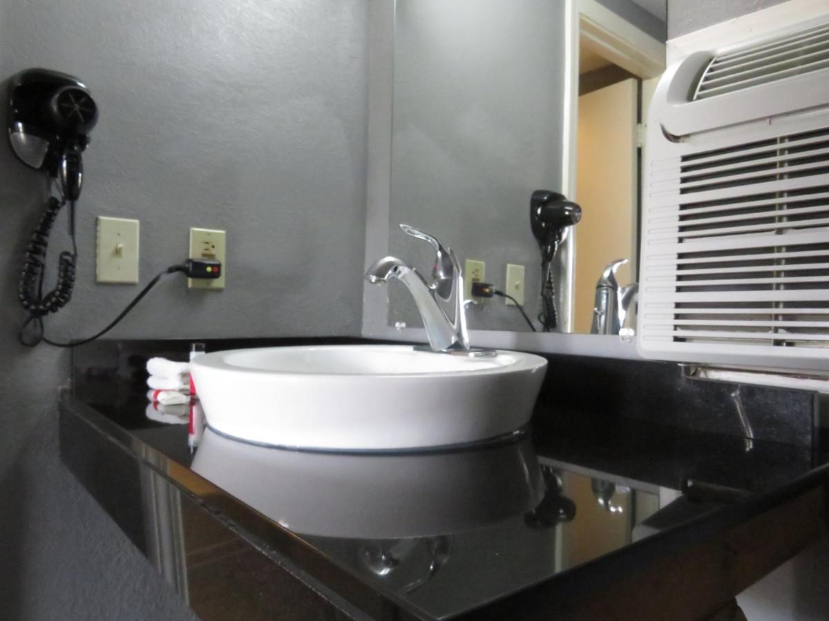 King Room - Non-Smoking at Travelodge by Wyndham Walterboro