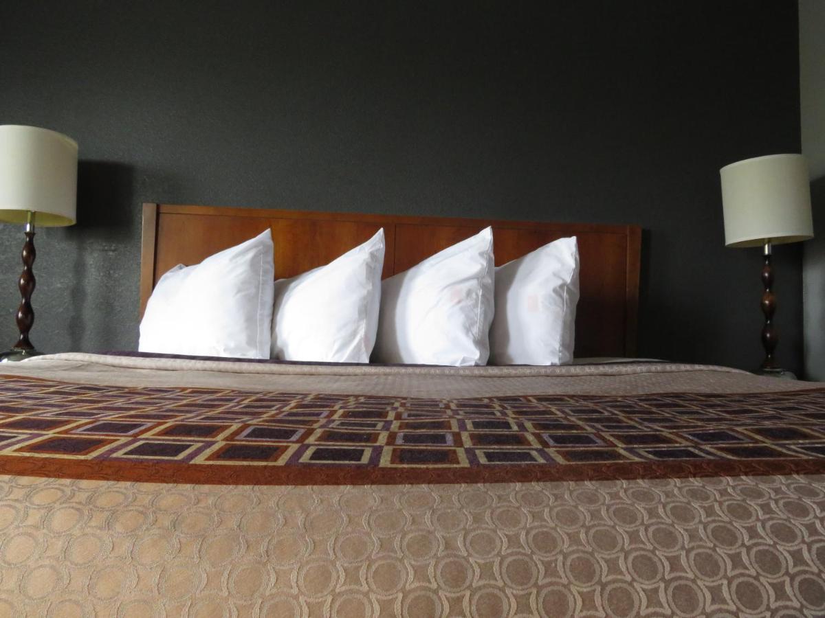 King Room - Non-Smoking at Travelodge by Wyndham Walterboro