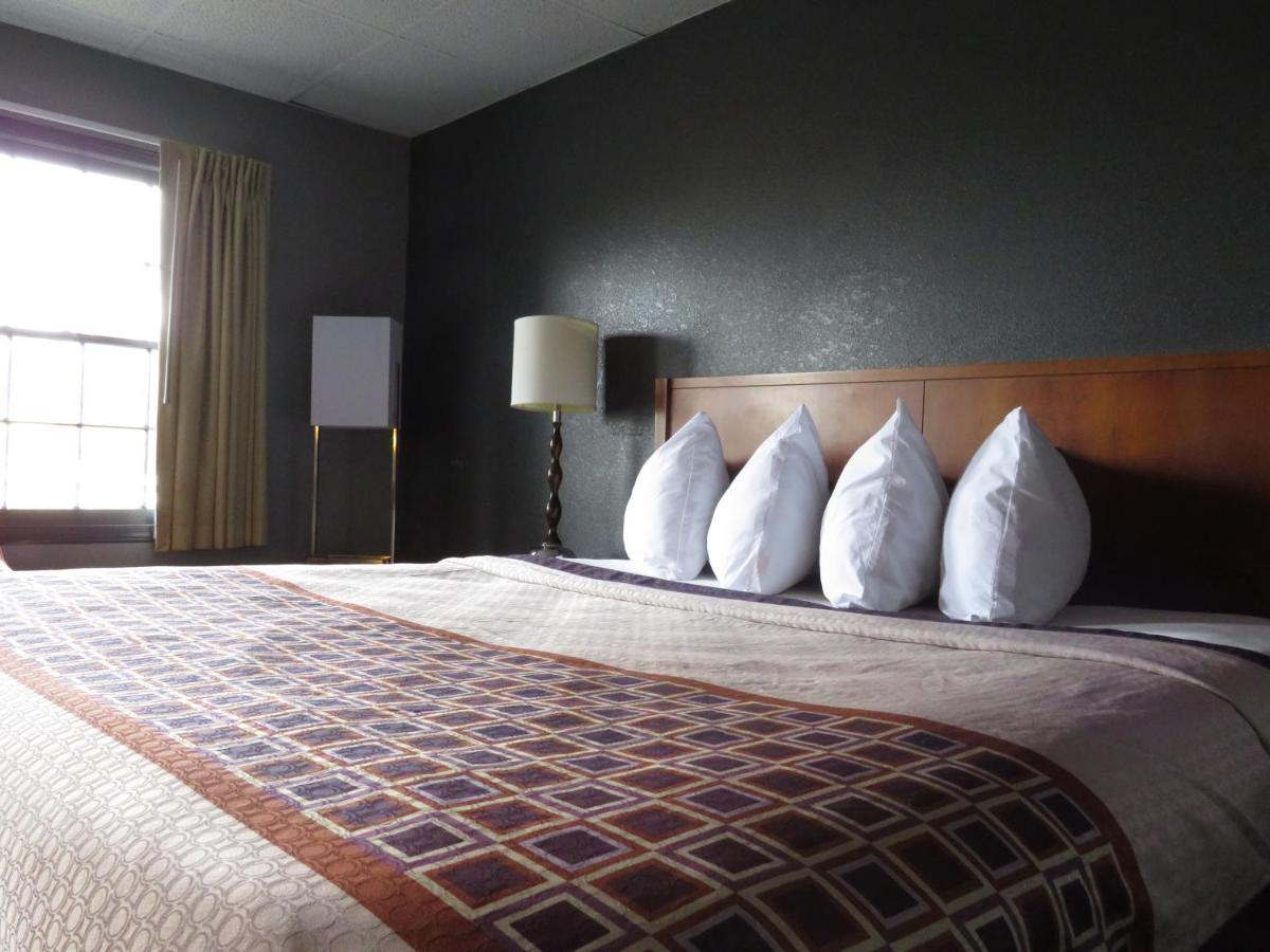 King Room - Non-Smoking at Travelodge by Wyndham Walterboro