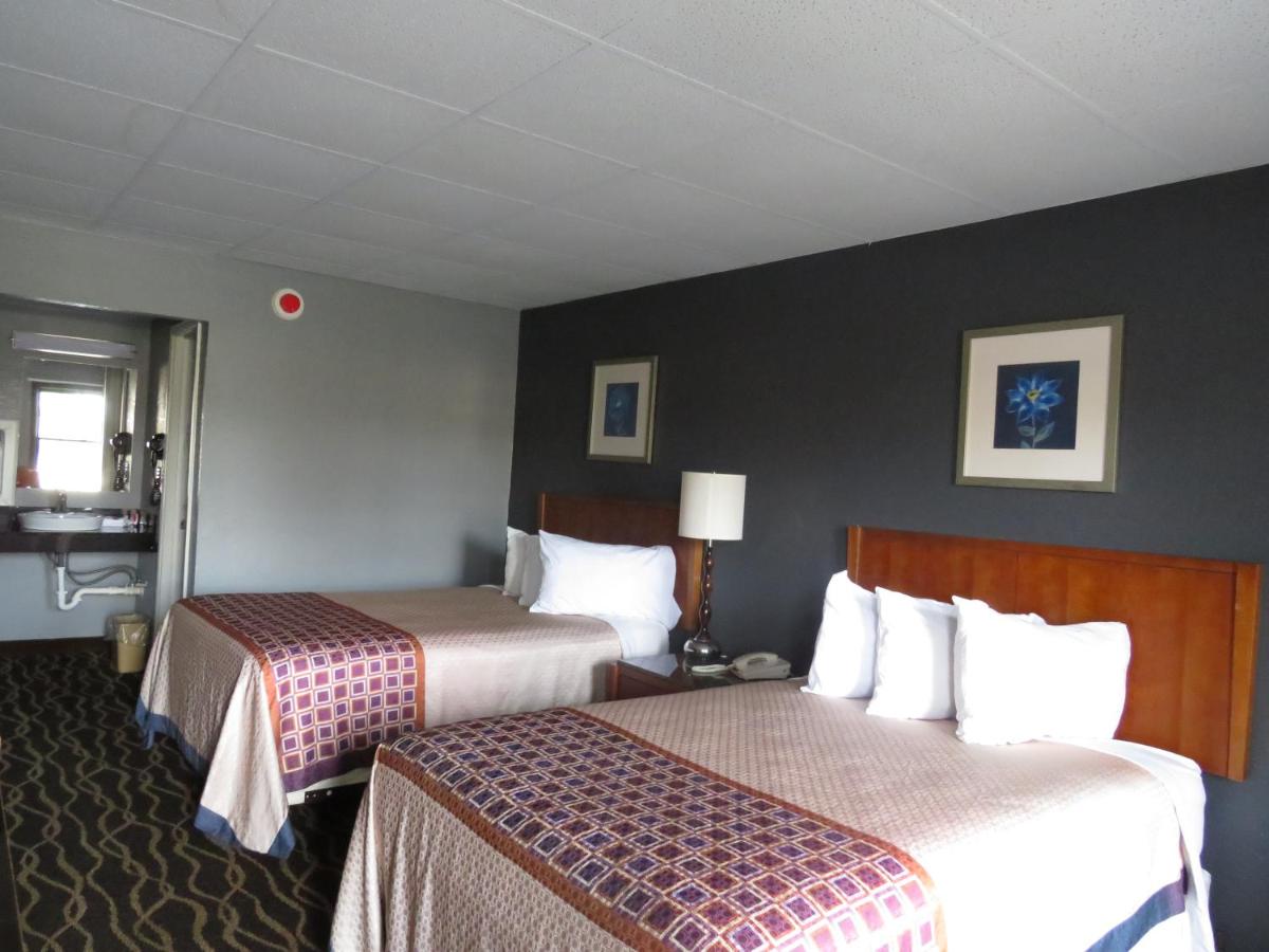 Double Room with Two Double Beds - Non-Smoking at Travelodge by Wyndham Walterboro