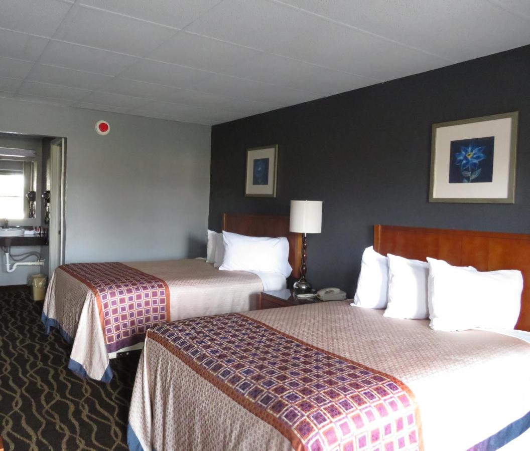 Double Room with Two Double Beds - Non-Smoking at Travelodge by Wyndham Walterboro