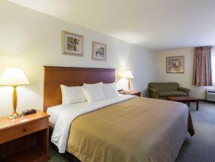 Room #49082517 at Baymont by Wyndham Omaha SW