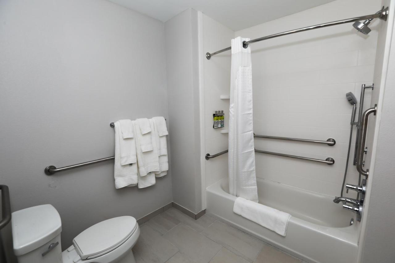 King Room - Mobility Access/Hearing Accessible at Holiday Inn Express : Hillsboro I-35 by IHG