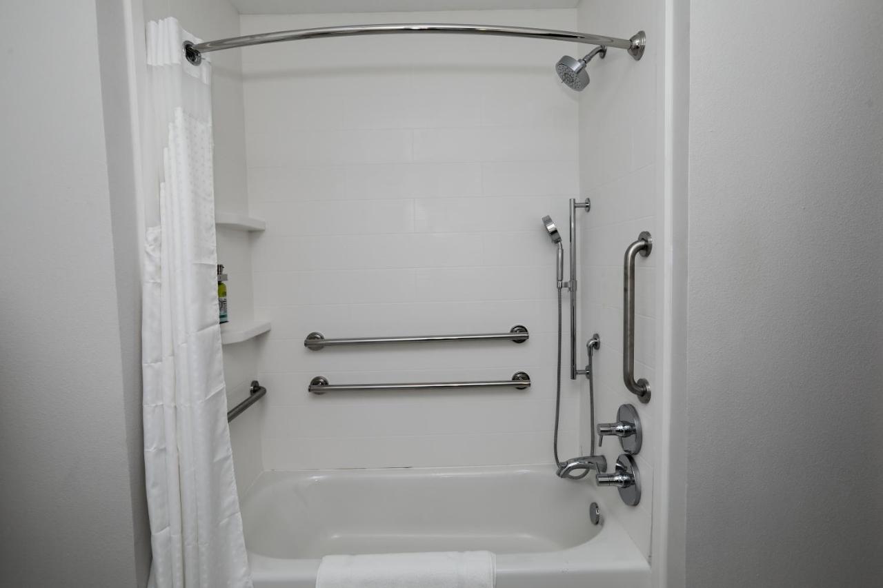 King Room - Mobility Access/Hearing Accessible at Holiday Inn Express : Hillsboro I-35 by IHG