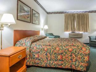 Room #49138608 at Rodeway Inn Bedford