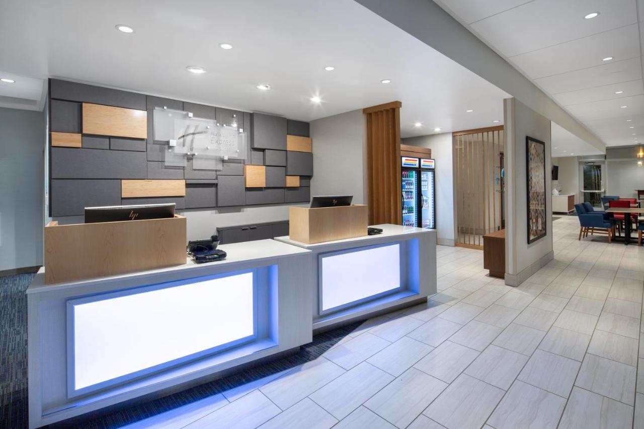 | Holiday Inn Express & Suites - Chico, an IHG Hotel