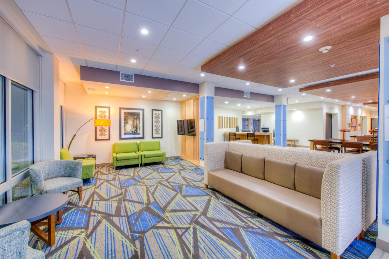 | Holiday Inn Express & Suites Remington, an IHG Hotel