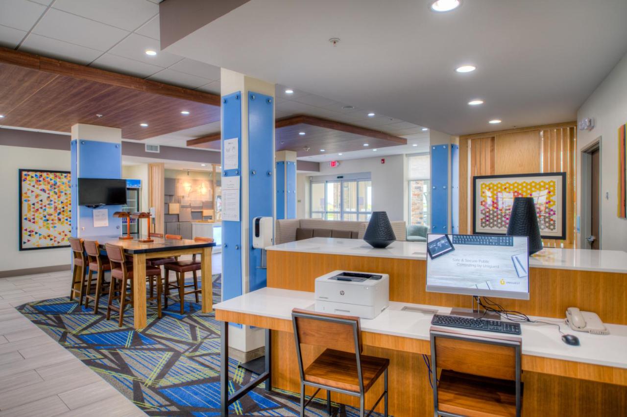 | Holiday Inn Express & Suites Remington, an IHG Hotel