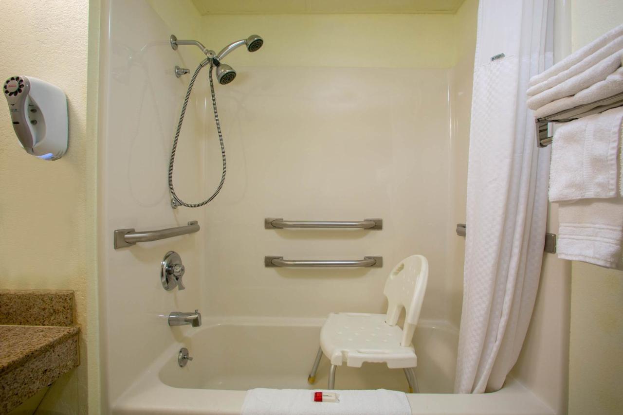 Queen Room with Two Queen Beds - Mobility Access/Non-Smoking at Baymont by Wyndham Springfield South Hwy 65