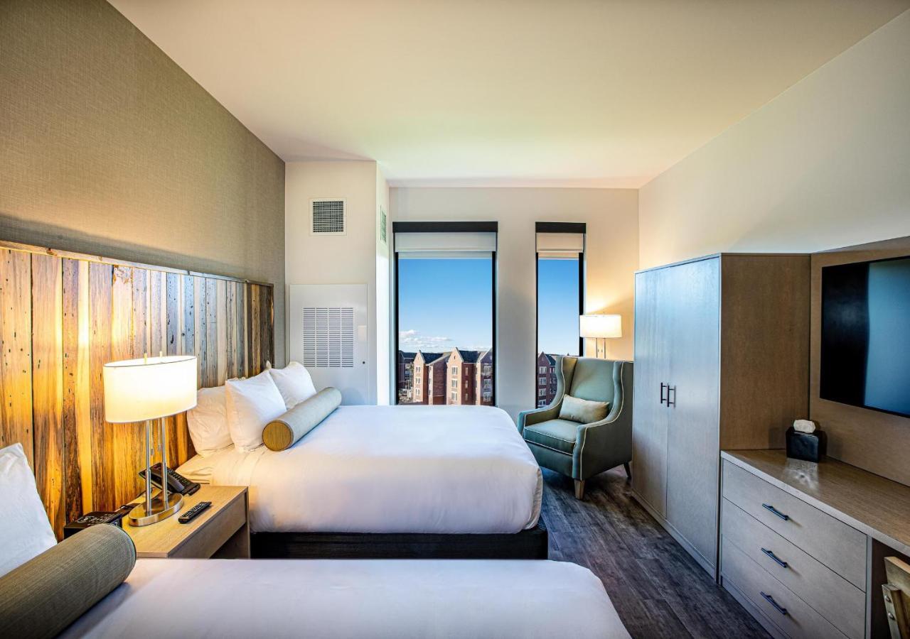Deluxe Queen Room at Hotel Maverick