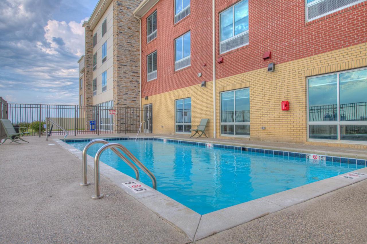 | Holiday Inn Express & Suites Remington, an IHG Hotel