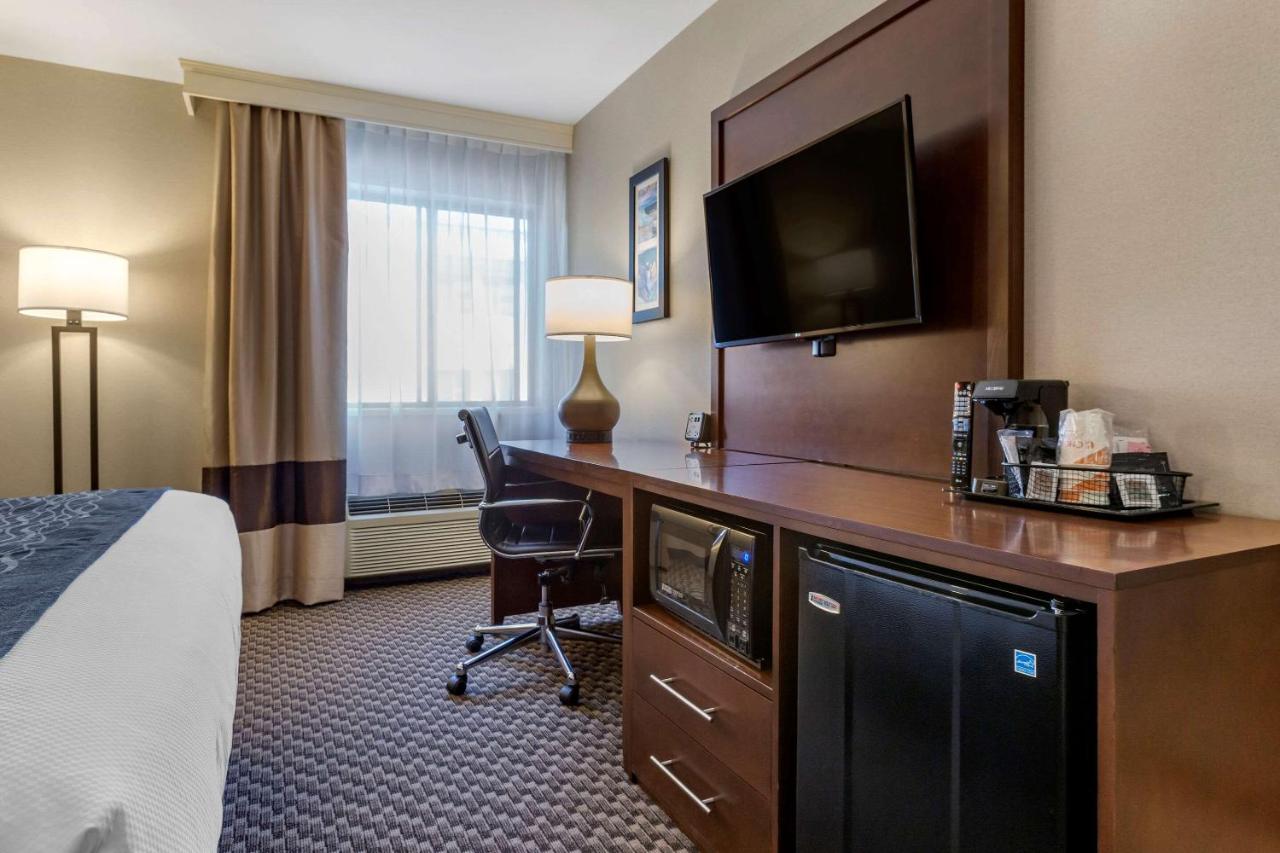 Queen Room - Accessible/Non-Smoking at Comfort Inn at Buffalo Bill Village Resort