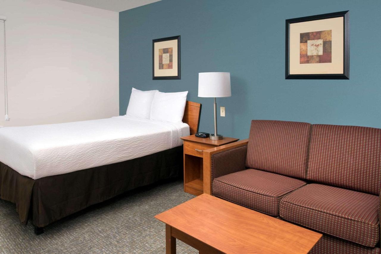 Standard Double Room with Sofa Bed - Accessible/Non-Smoking at WoodSpring Suites Gainesville I-75