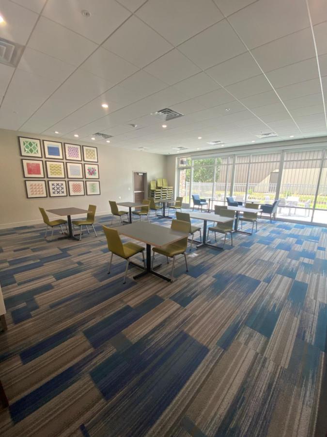 | Holiday Inn Express & Suites - Madison West - Middleton, an IHG Hotel