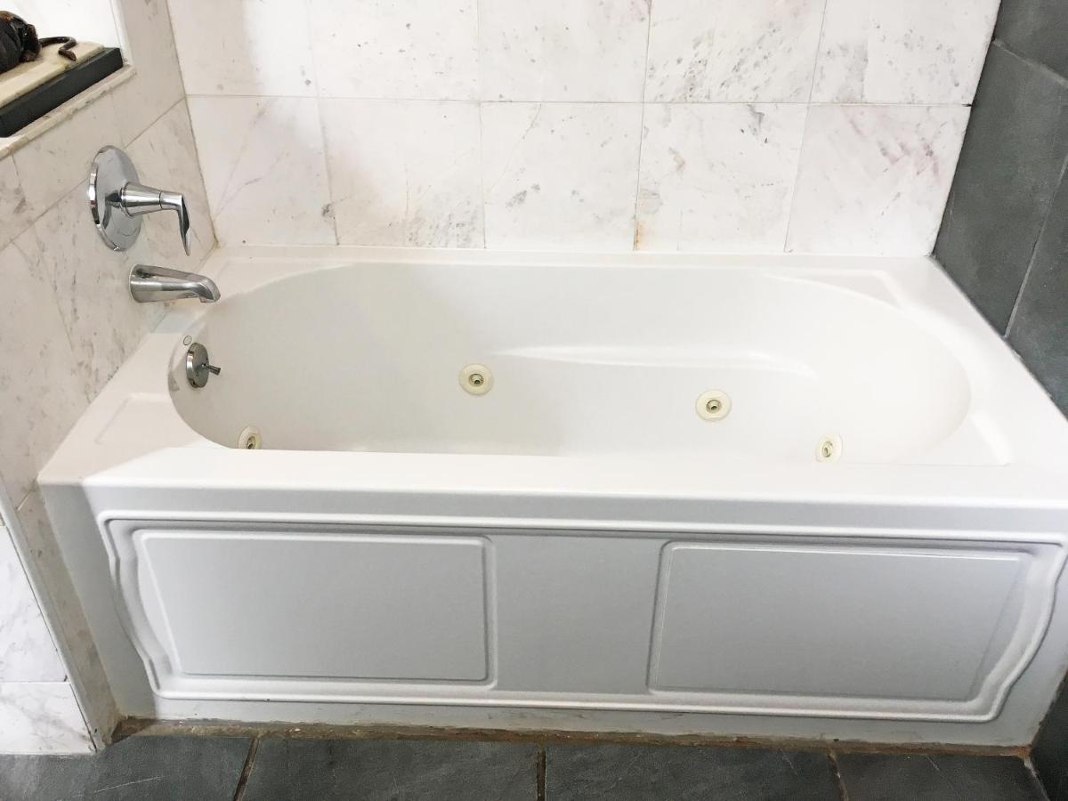 | Morris House Hotel