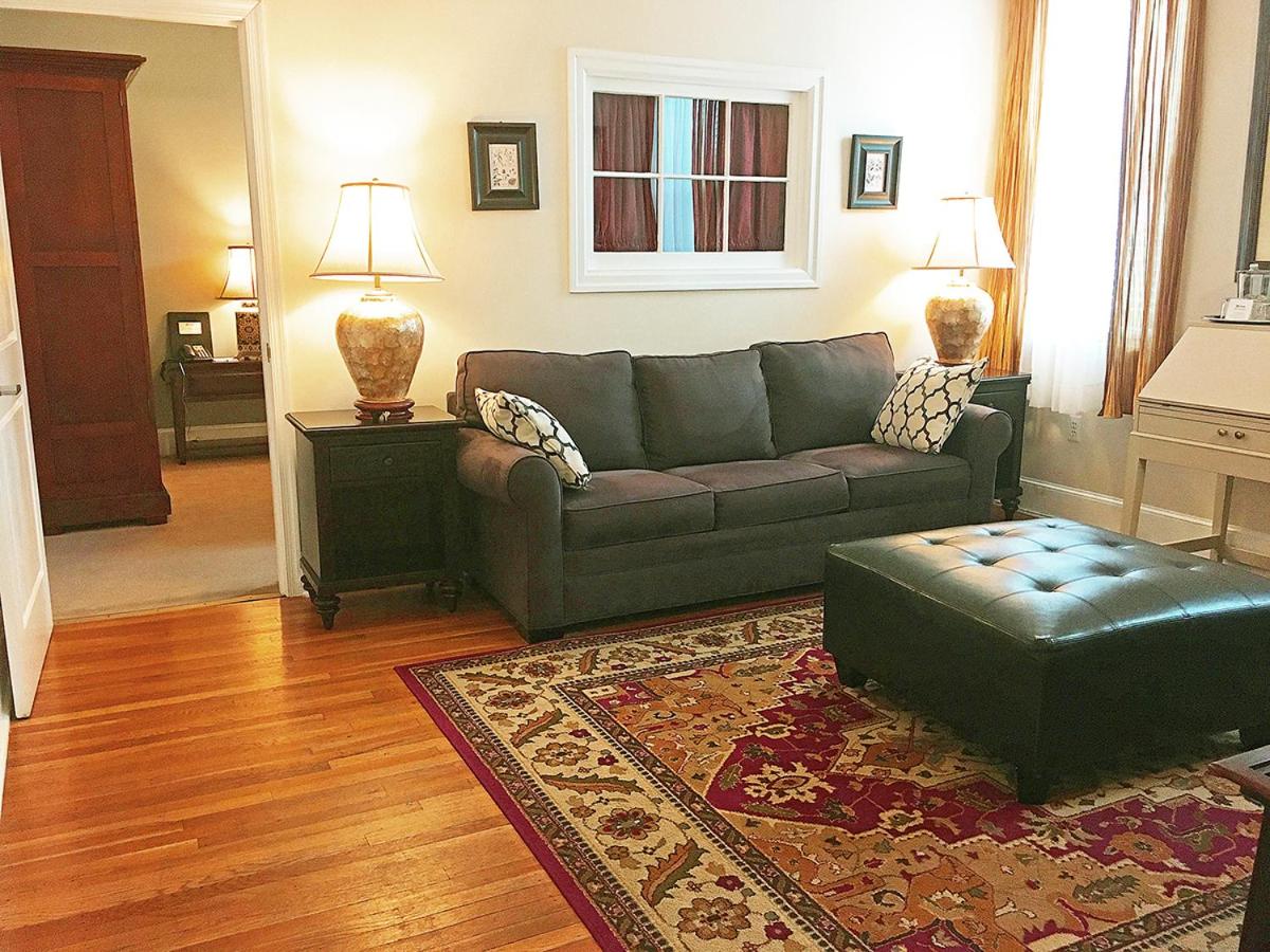 | Morris House Hotel