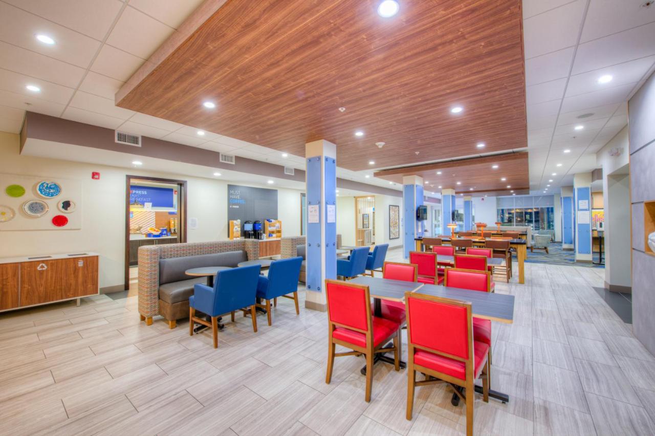 | Holiday Inn Express & Suites Remington, an IHG Hotel