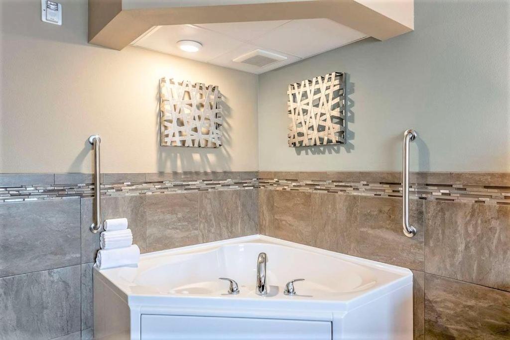Family Suite at AmeriVu Inn and Suites - Chisago City