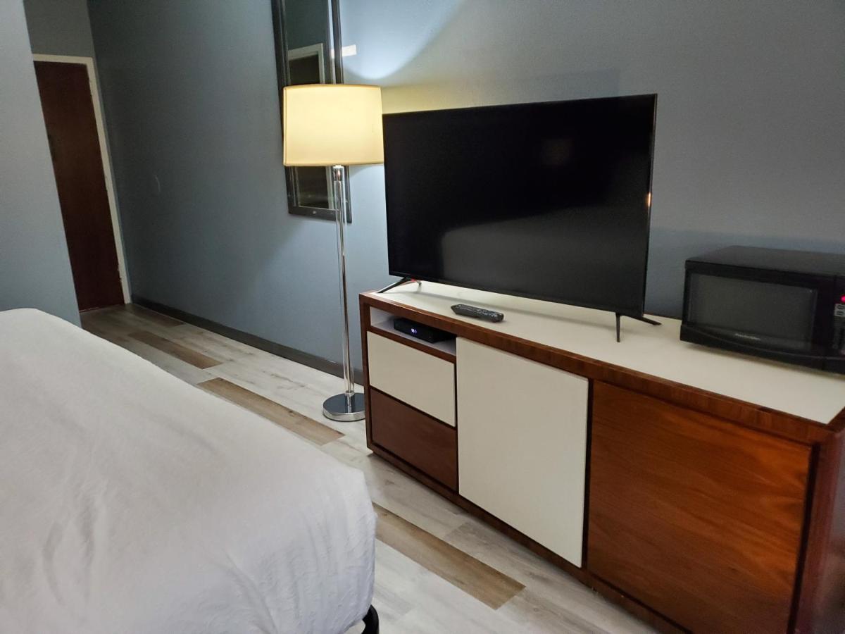 Studio with Two Queen Beds - Non-Smoking at Baymont by Wyndham London KY