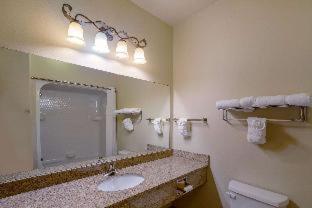 Room #35140606 at Econo Lodge Inn & Suites Bridgeport