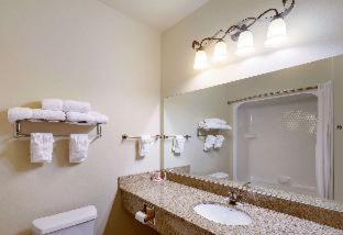 Room #35140607 at Econo Lodge Inn & Suites Bridgeport