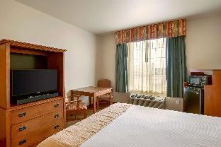 Room #35140607 at Econo Lodge Inn & Suites Bridgeport