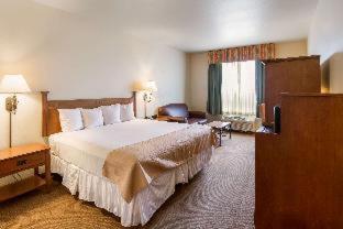 Room #35140608 at Econo Lodge Inn & Suites Bridgeport
