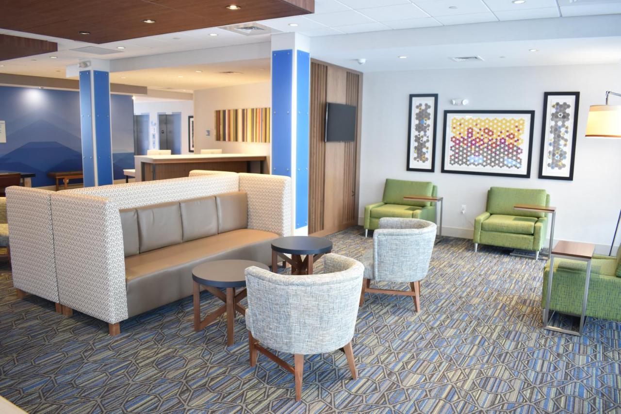 | Holiday Inn Express & Suites - Boston South - Randolph, an IHG Hotel