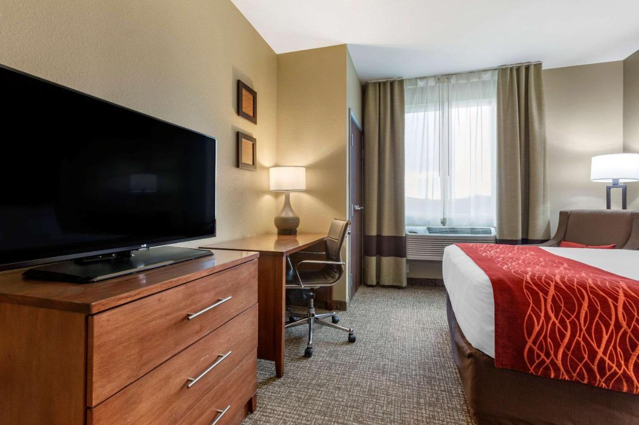 Standard Queen Room with Two Queen Beds - Non-Smoking at Comfort Inn & Suites Near Mt. Rushmore