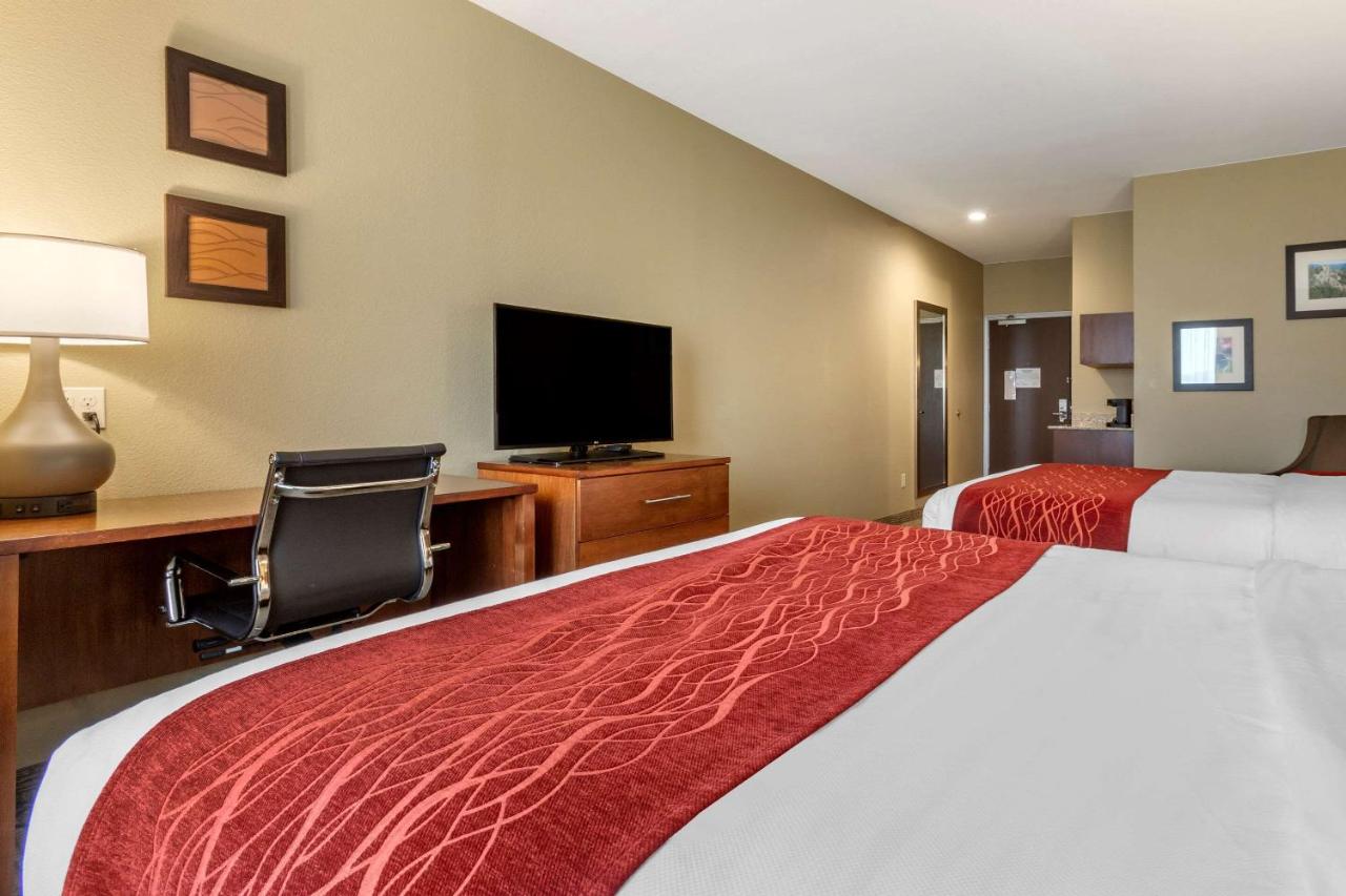 Standard Queen Room with Two Queen Beds - Non-Smoking at Comfort Inn & Suites Near Mt. Rushmore