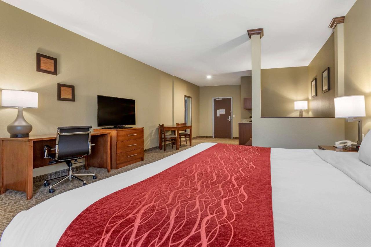 King Suite with Sofa Bed - Non-Smoking at Comfort Inn & Suites Near Mt. Rushmore