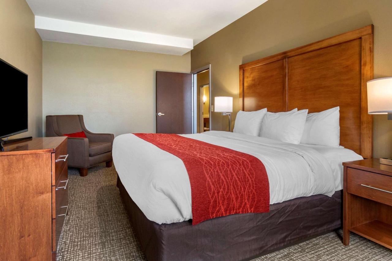 Queen Suite with Sofa Bed at Comfort Inn & Suites Near Mt. Rushmore