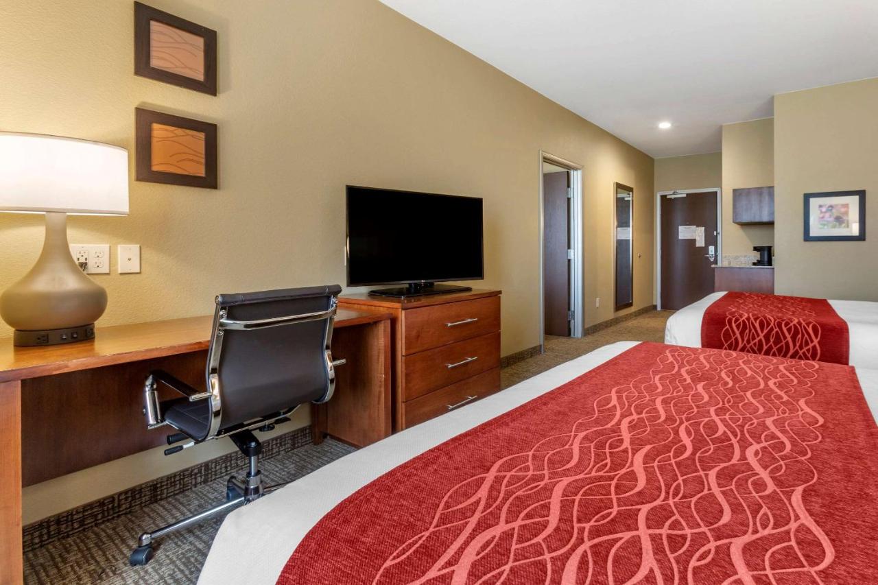 Queen Suite with Sofa Bed at Comfort Inn & Suites Near Mt. Rushmore