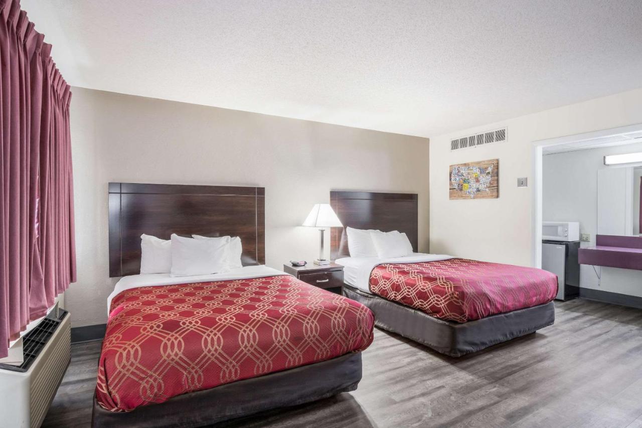 Queen Room with Two Queen Beds - Non-Smoking/Ground Floor at Econo Lodge Cameron