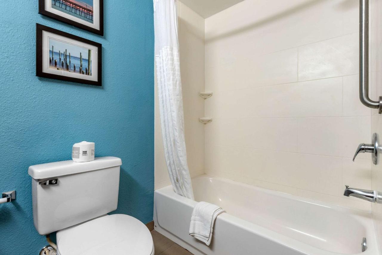 King Suite - Non-Smoking at Comfort Suites Southport - Oak Island