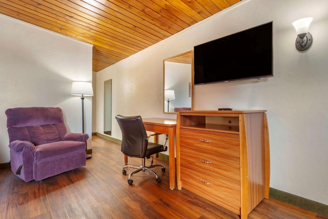 | Harmony Inn & Suites