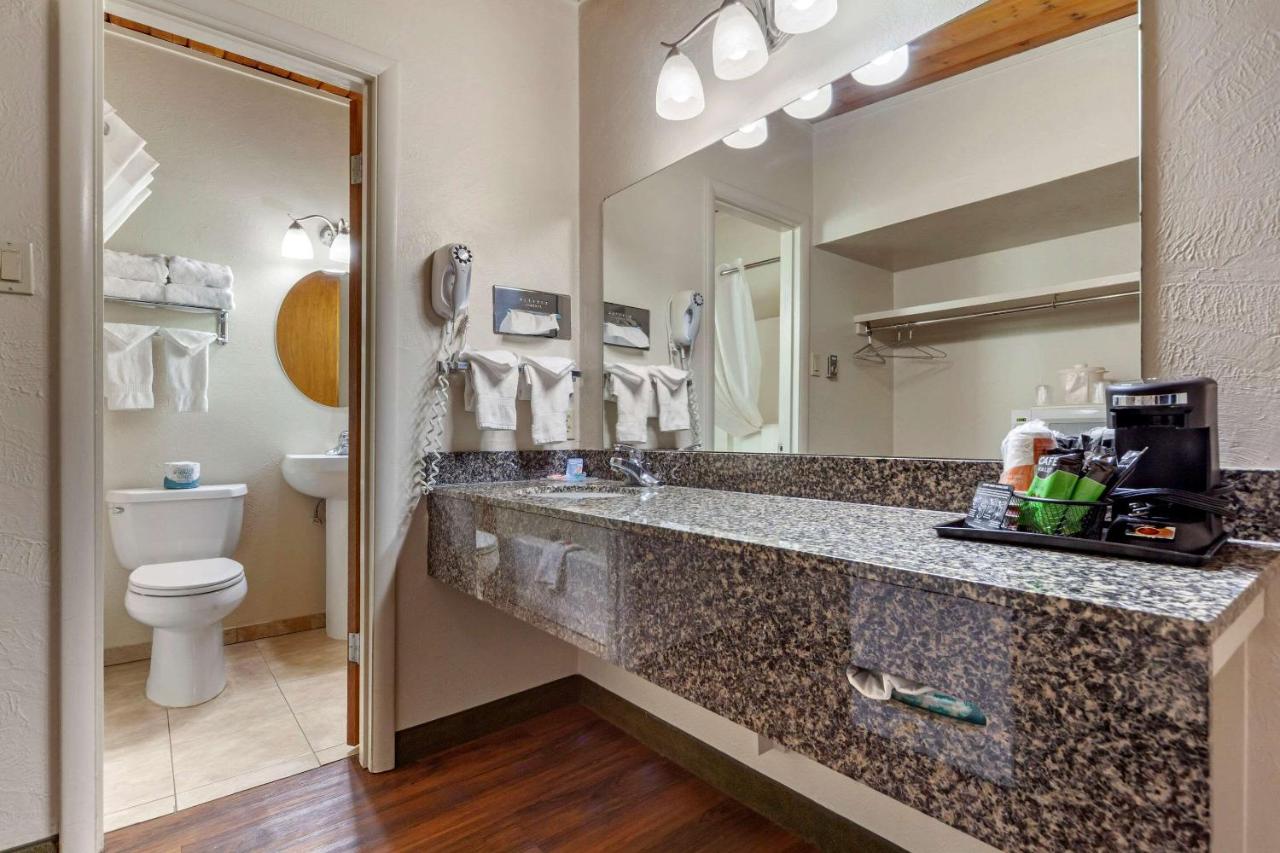 | Harmony Inn & Suites
