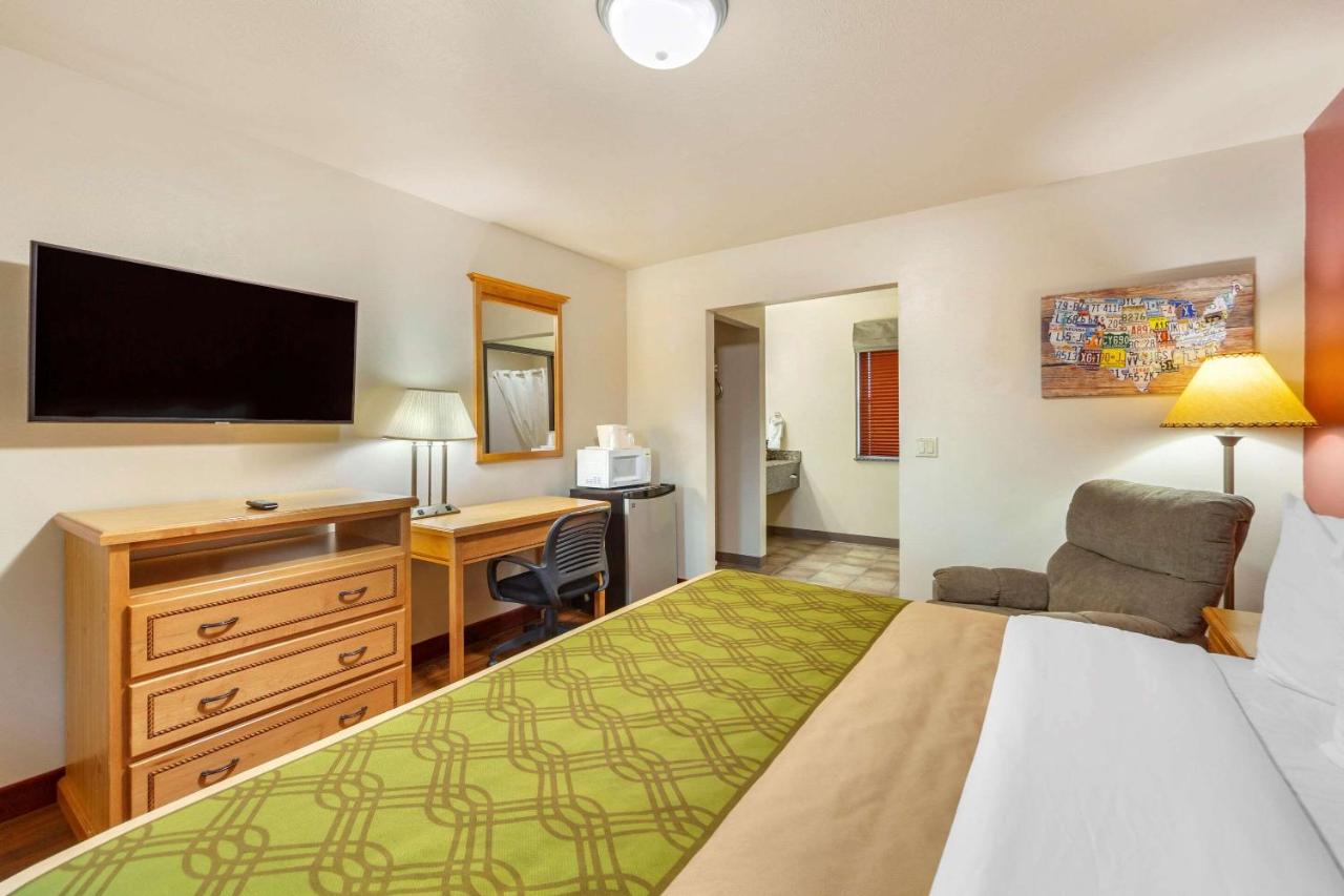 | Harmony Inn & Suites