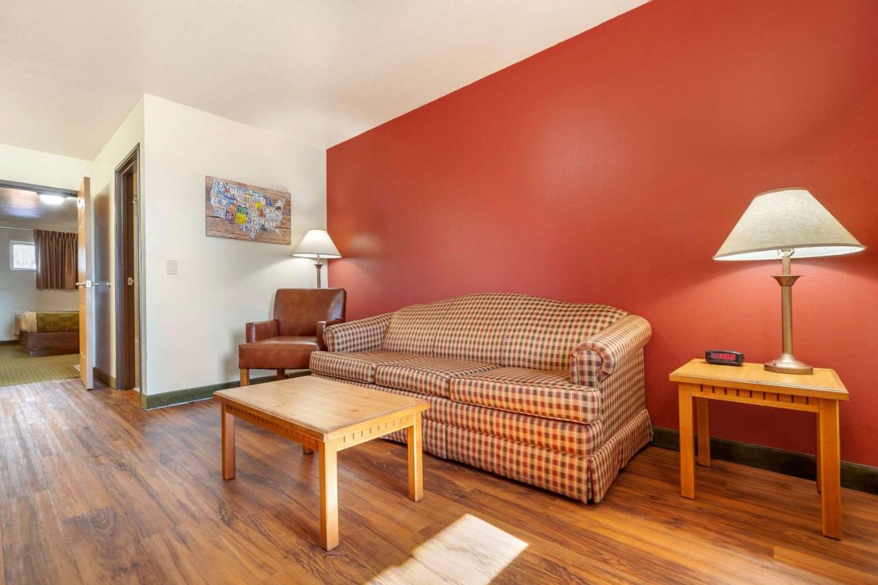 | Harmony Inn & Suites