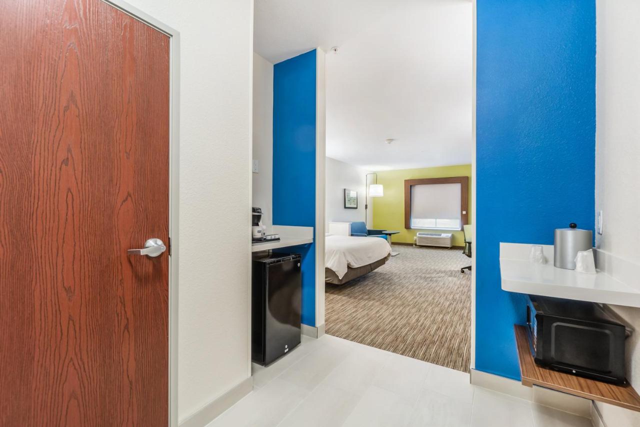 Deluxe King Room - Disability Access at Holiday Inn Express Suites Van Buren-Ft Smith Area by IHG