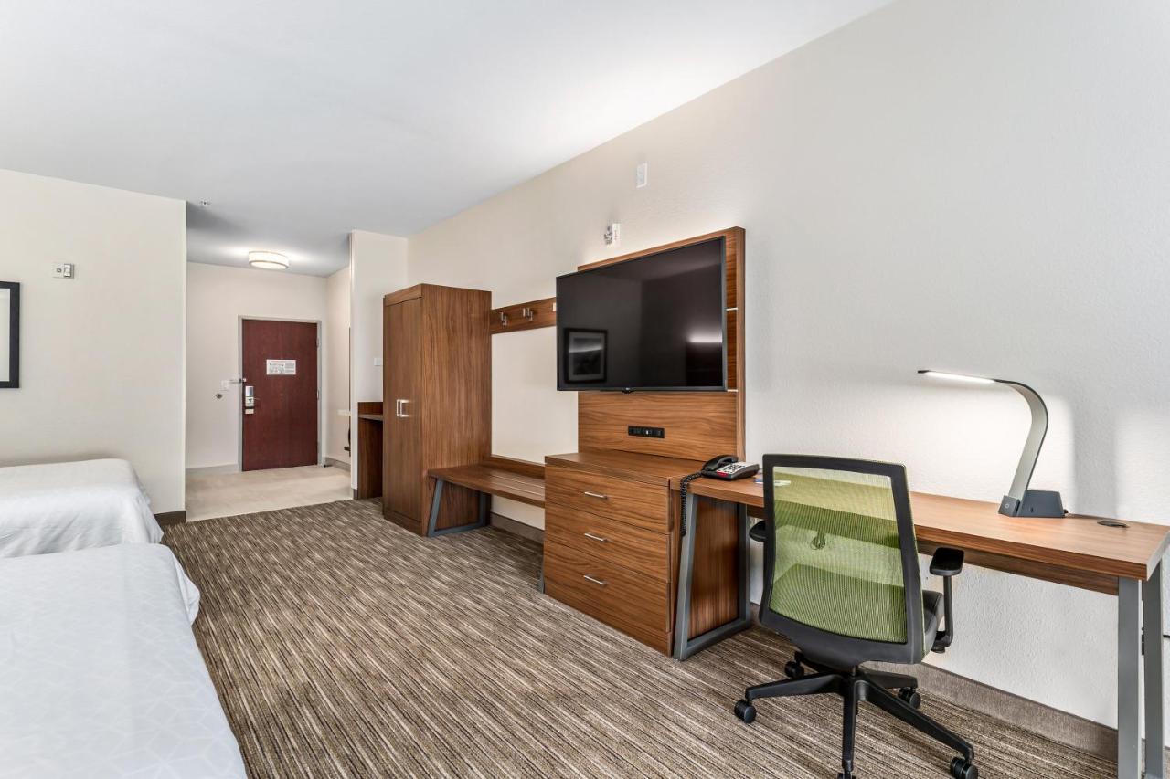 Queen Suite with Two Queen Beds at Holiday Inn Express Suites Van Buren-Ft Smith Area by IHG
