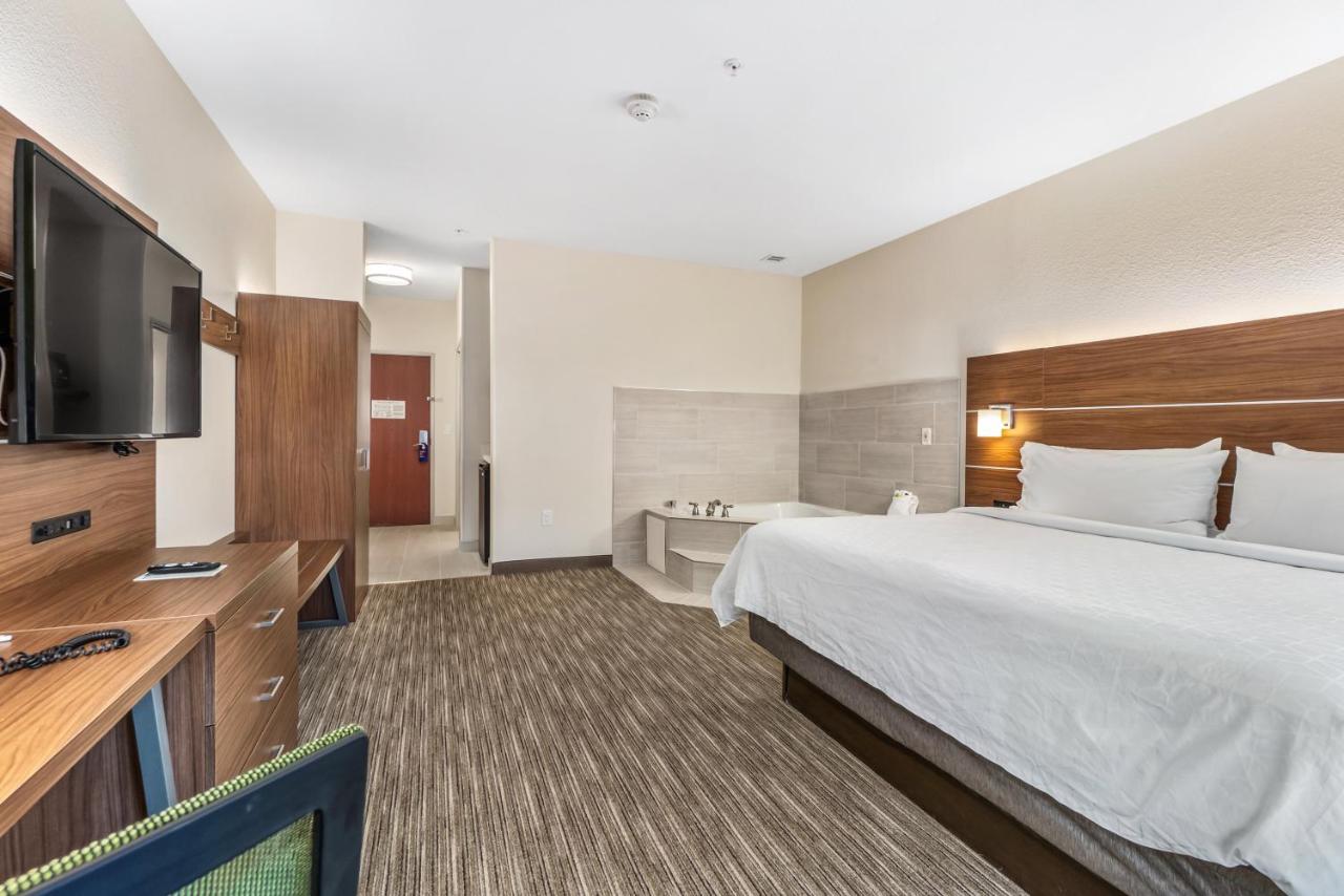 Deluxe King Room at Holiday Inn Express Suites Van Buren-Ft Smith Area by IHG