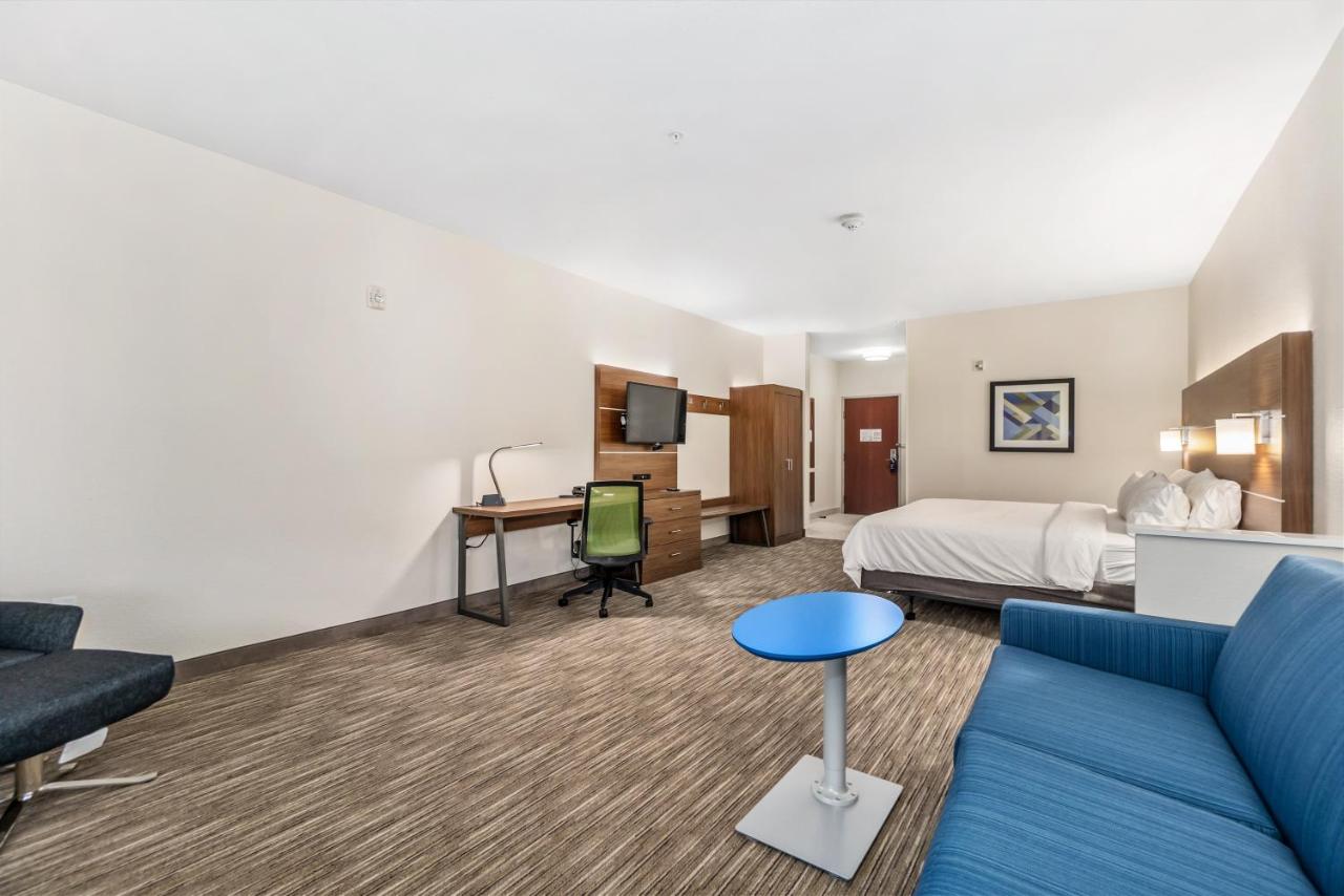 Suite with Mobility Accessible Tub - Non-Smoking at Holiday Inn Express Suites Van Buren-Ft Smith Area by IHG